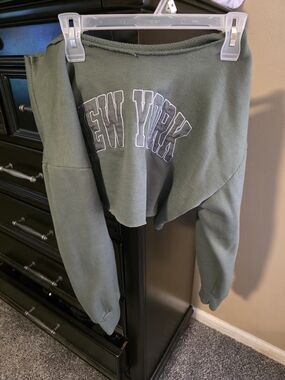 Olive Green "New York" Cropped Sweatshirt for Women